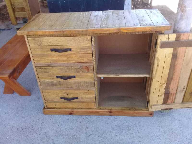 light stained 3 drawer chest